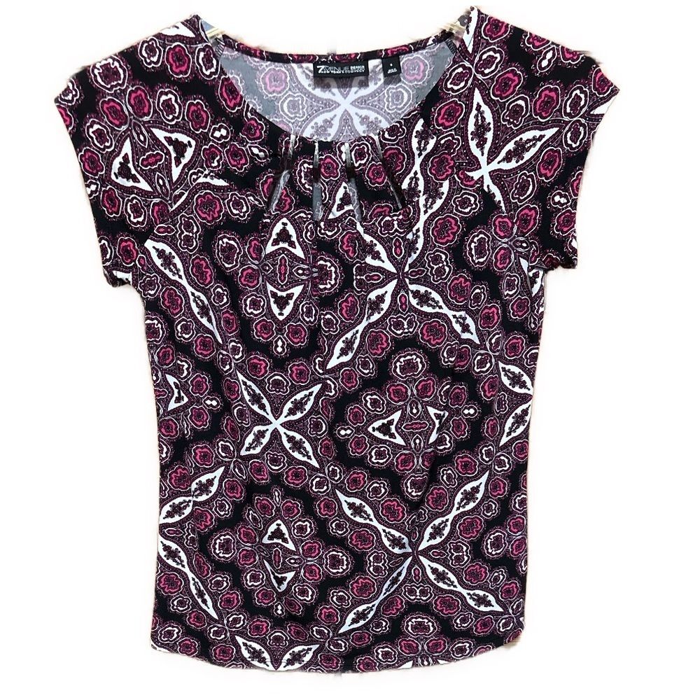Women’s Small New York & Co Geometric Design Capped Sleeve Keyhole Neckline Top